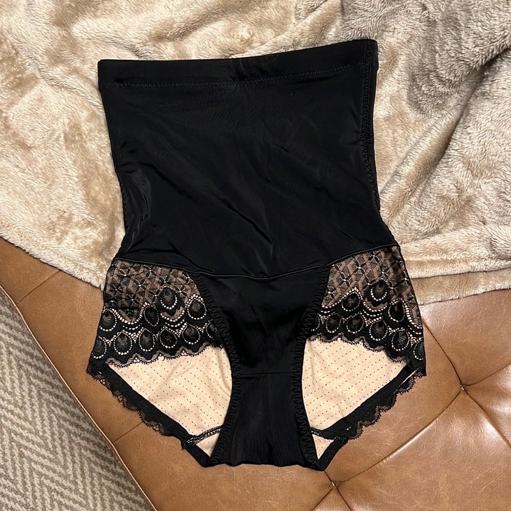 Black butt lifter shapewear